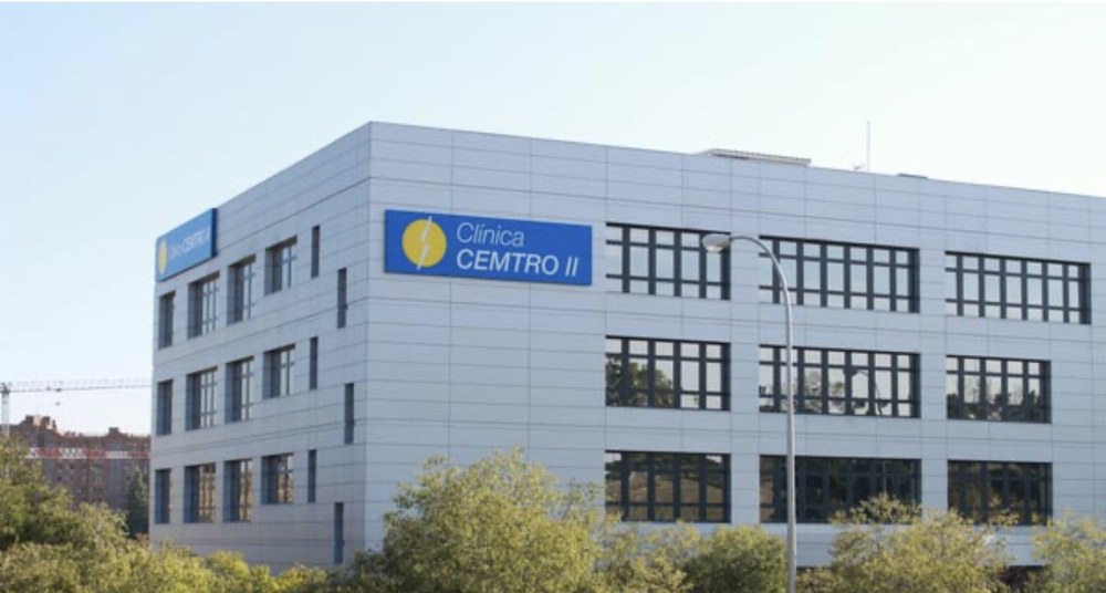 Fachada de la Clínica CEMTRO en Madrid
