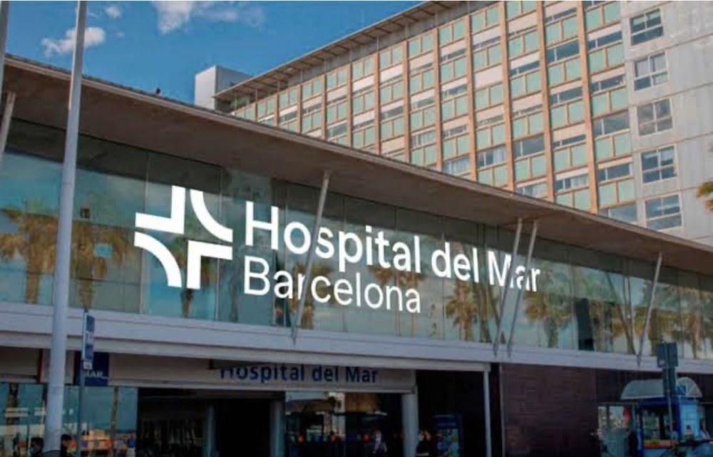 Fachada del Hospital del Mar en Barcelona